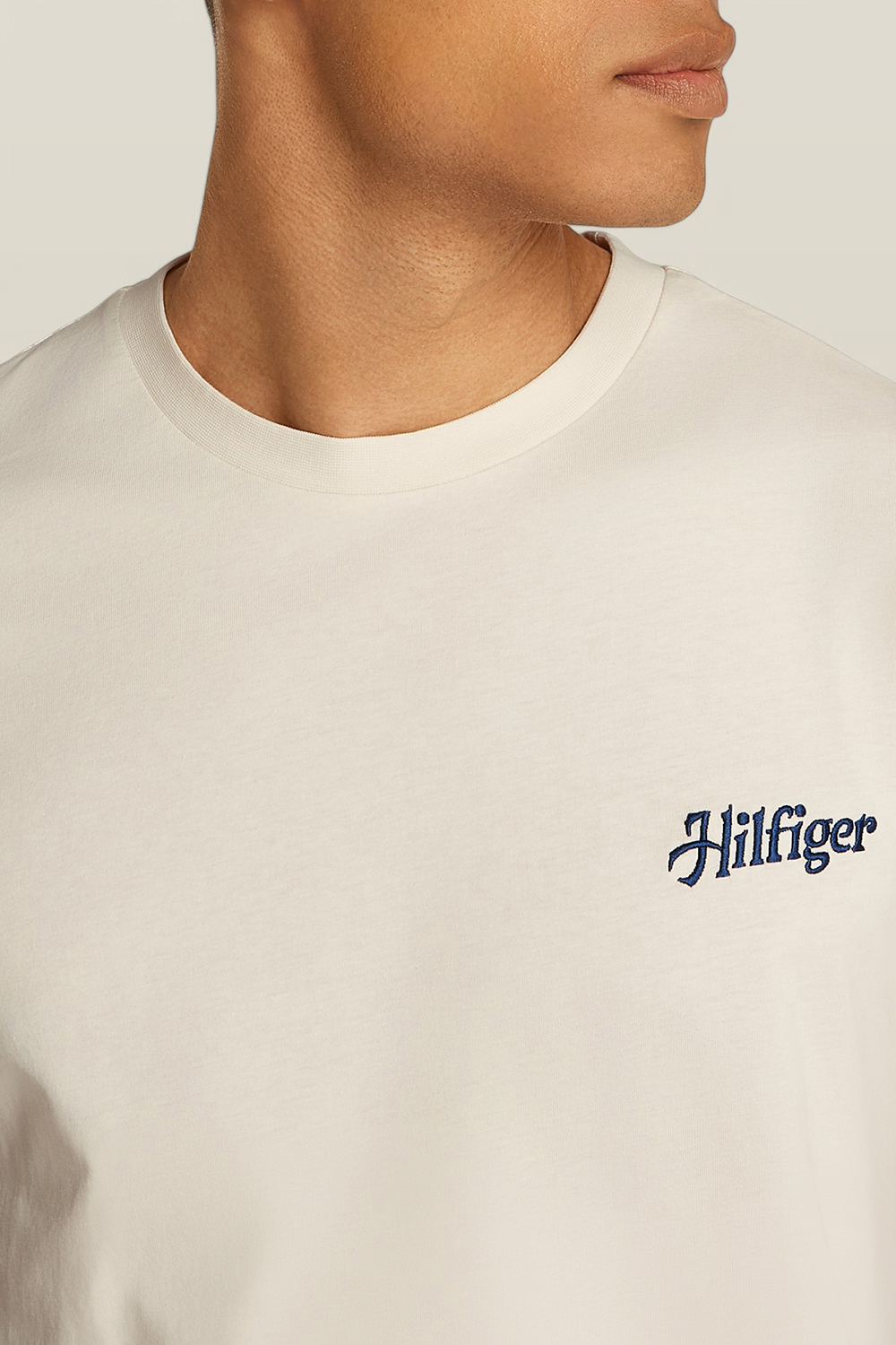 תמונת תקריב דוגמן של חולצת טי