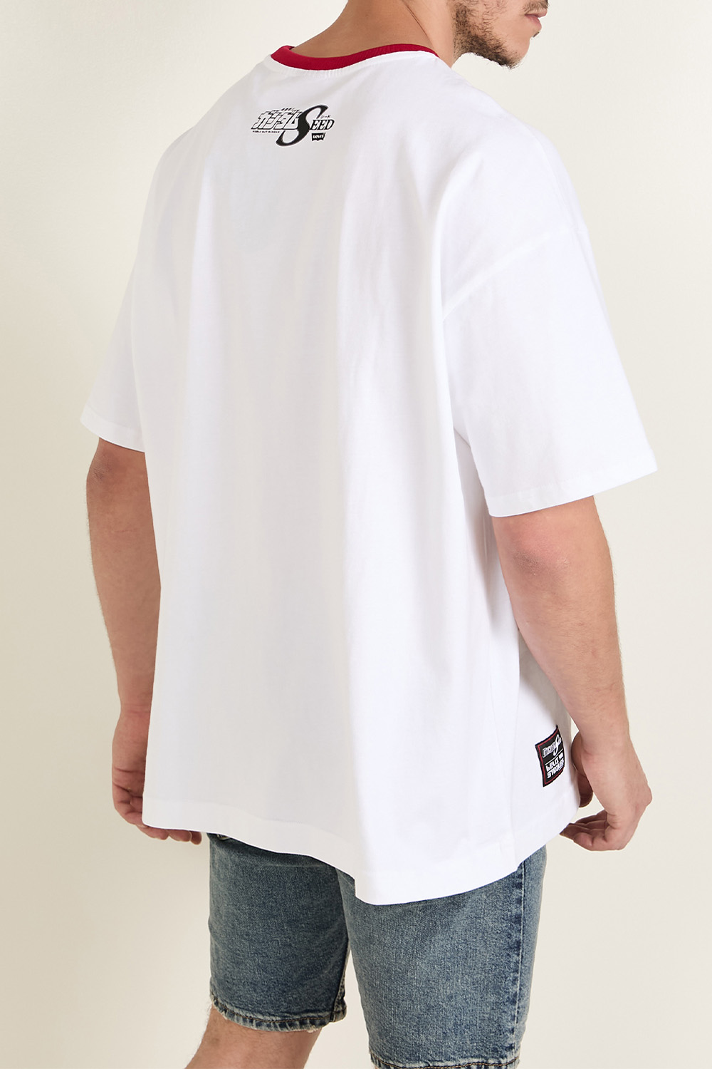 תמונת דוגמן אחורית של ליוויס X גנדאם חולצת טי