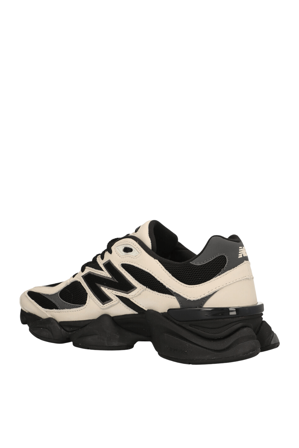 תמונה אחורית של נעלי סניקרס 9060