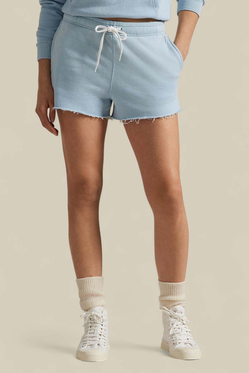 תמונת דוגמן קידמית של מכנסי ג'וג קצרים