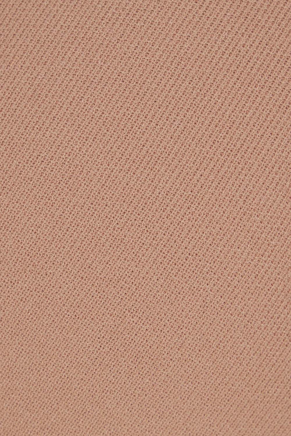 תמונת תקריב דוגמן של T-SHIRT BRA