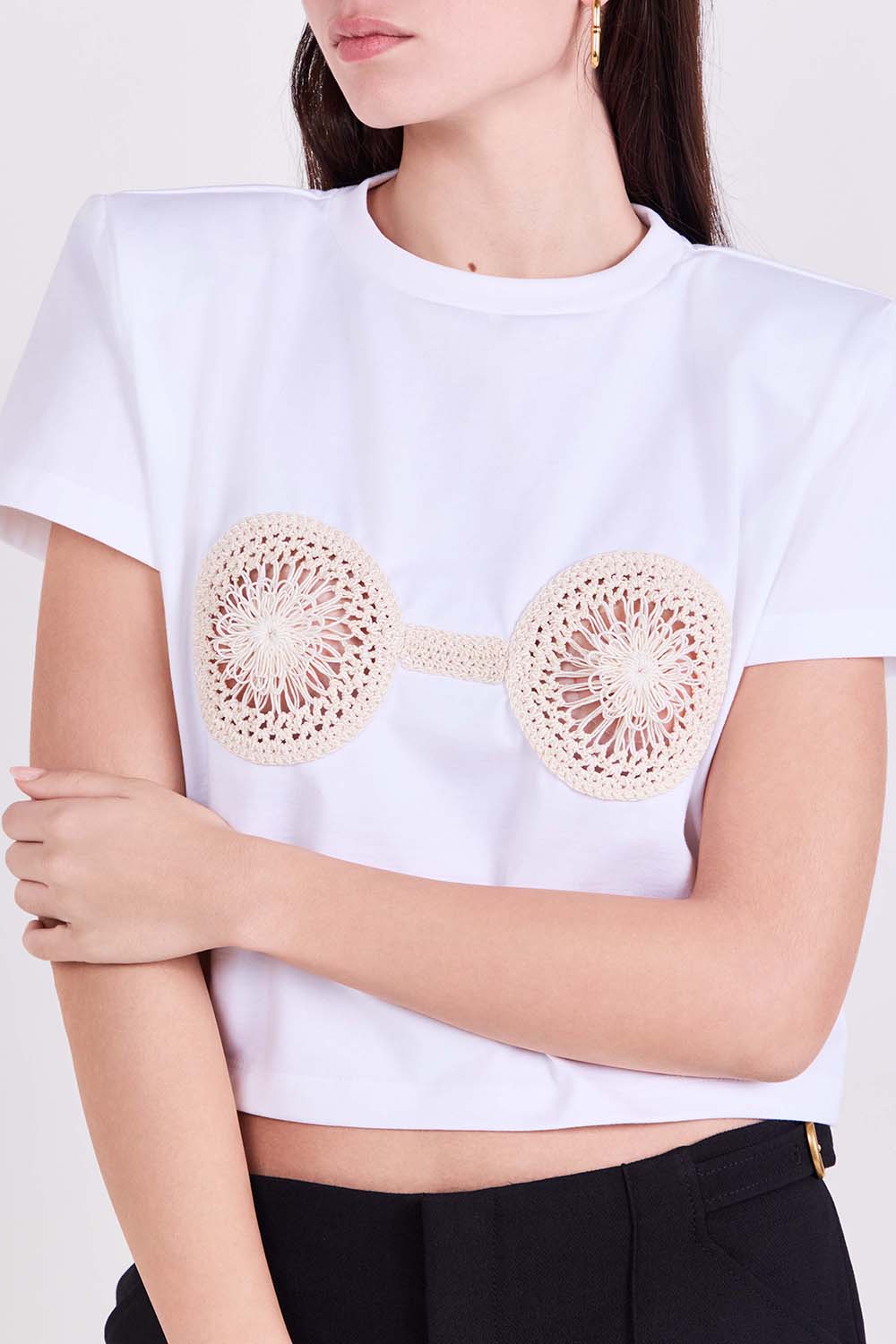 תמונת תקריב דוגמן של טי שירט