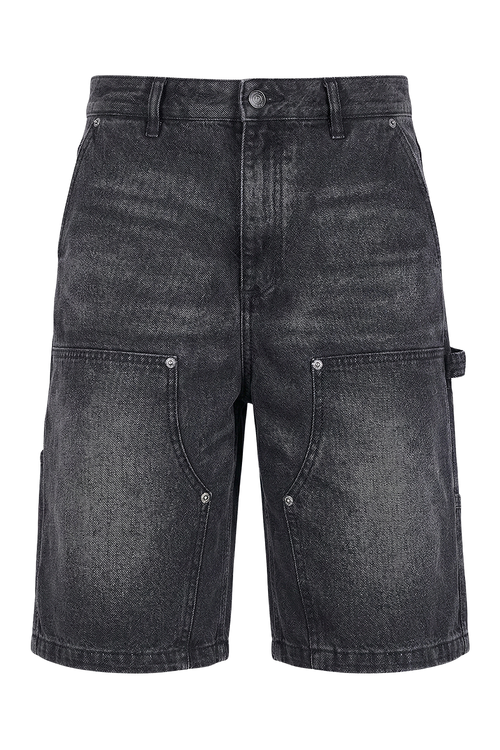 תמונה קידמית של מכנסי ג'ינס קצרים אוברסייז