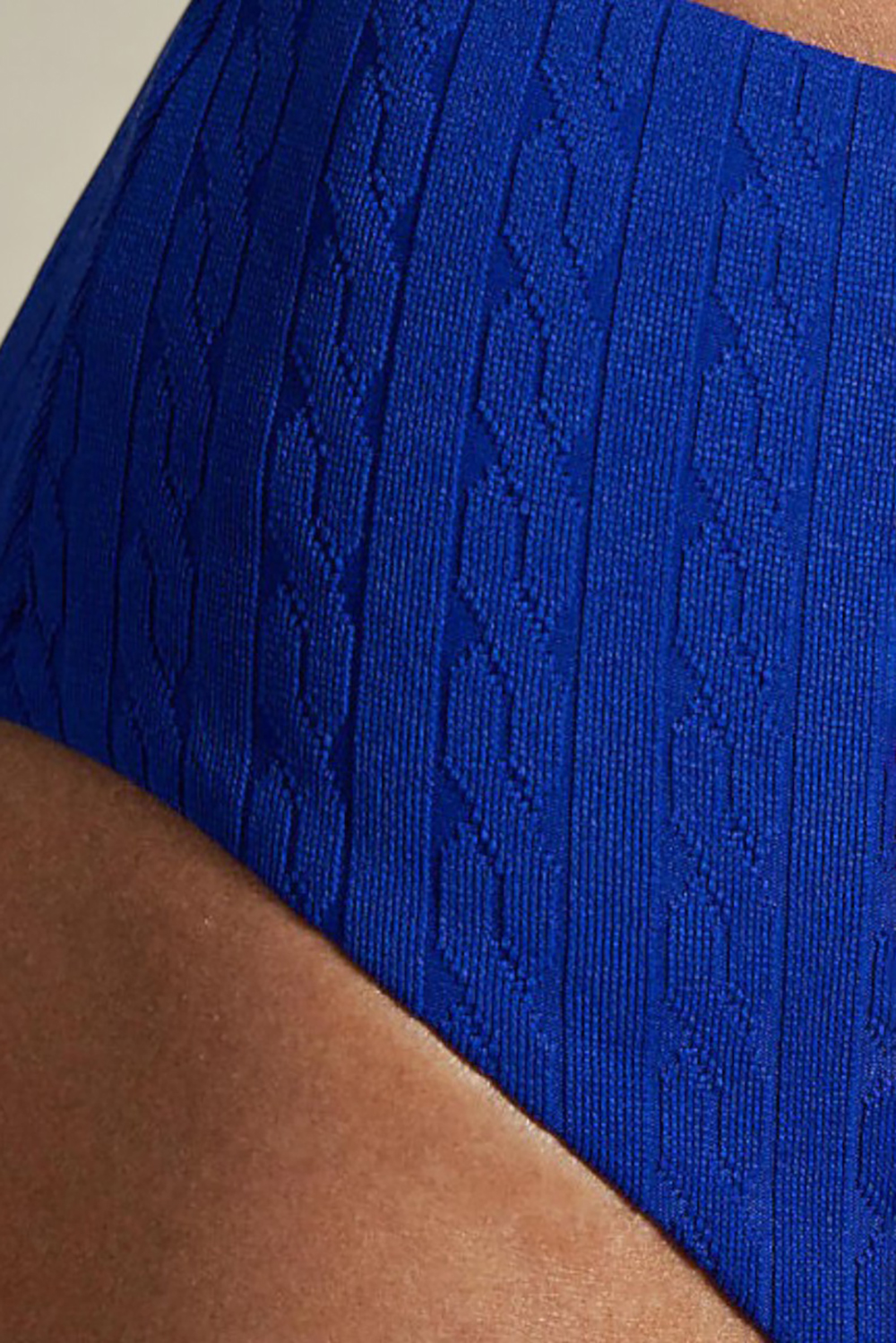 תמונת תקריב דוגמן של תחתון בגד ים