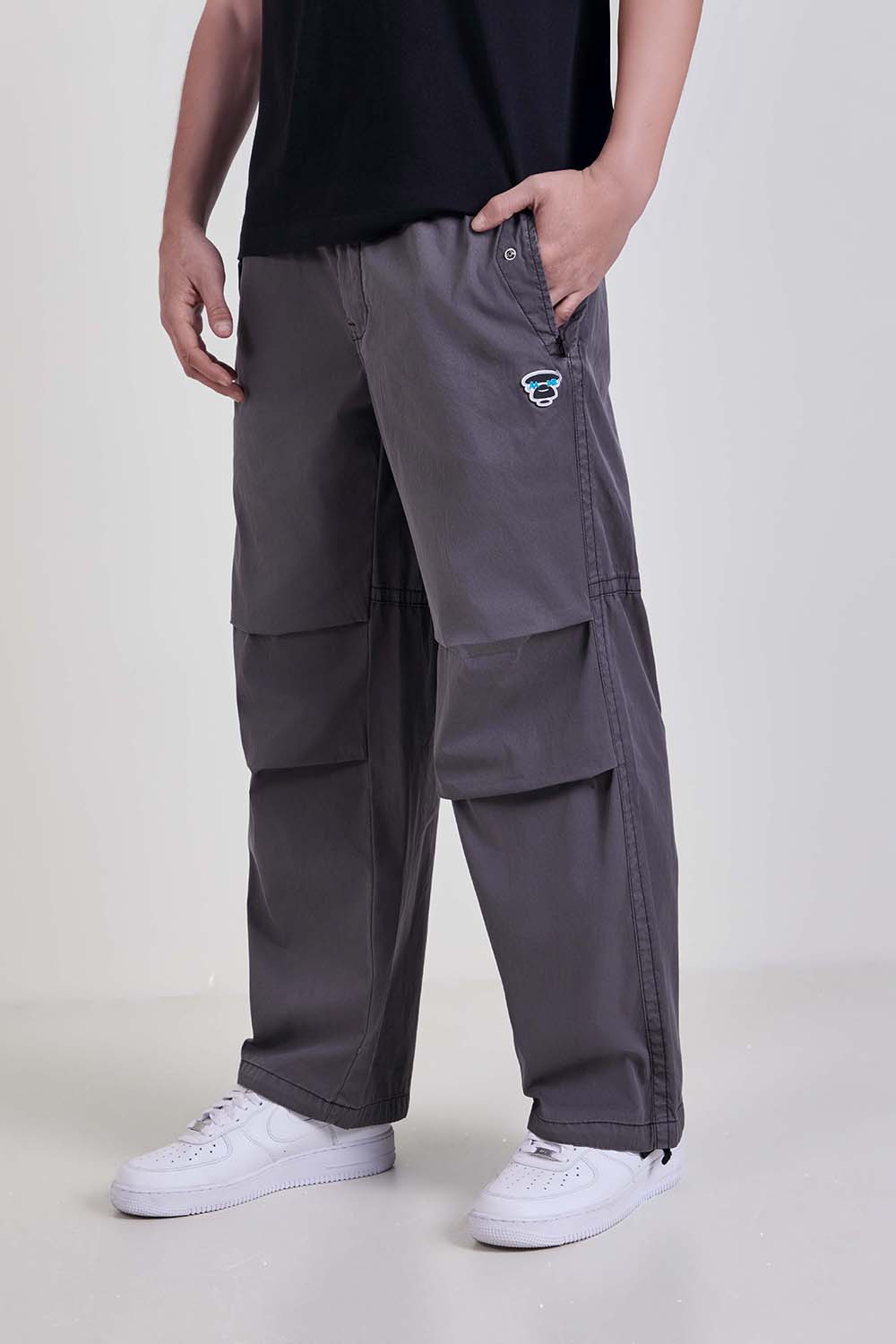 תמונת דוגמן קידמית של מכנסיים ארוכים