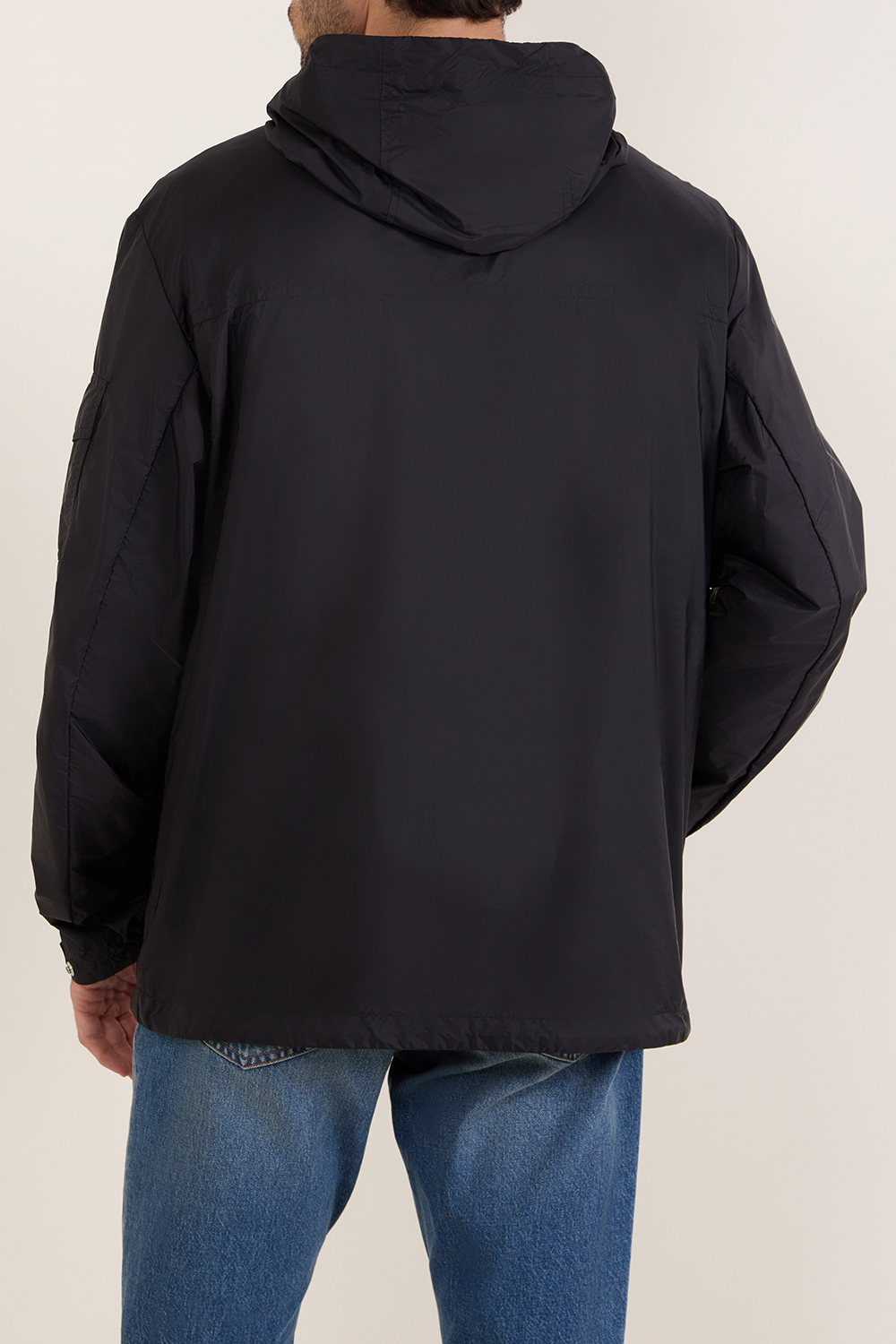 תמונת דוגמן אחורית של מעיל גשם