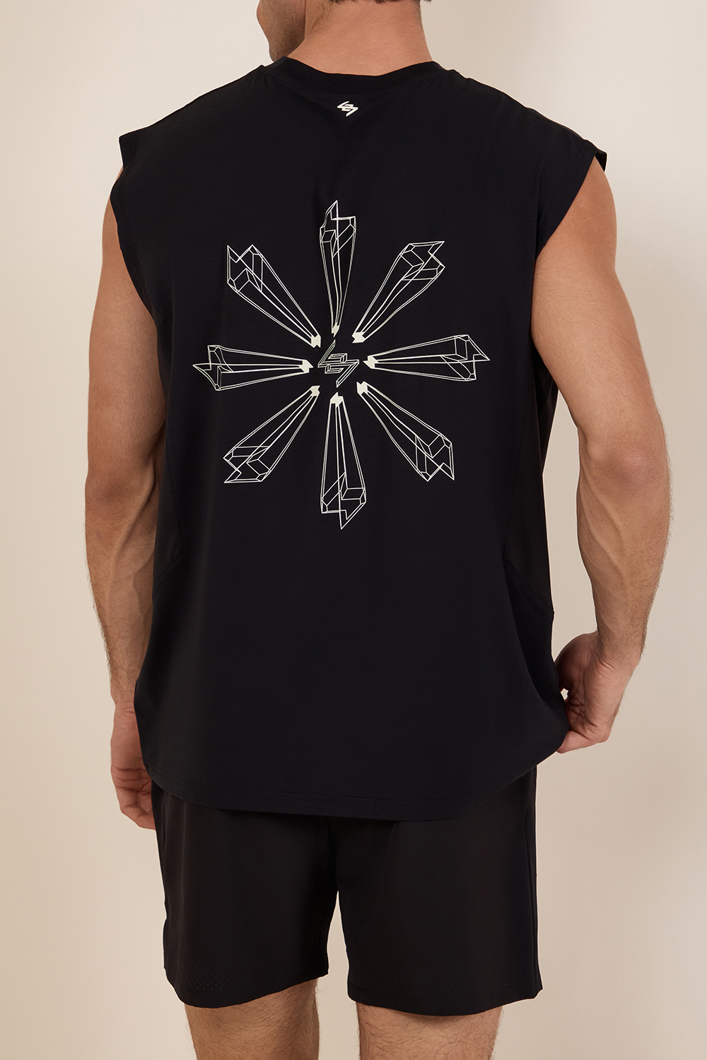 תמונת תקריב דוגמן של גופיית אוברסייז לאימון 247