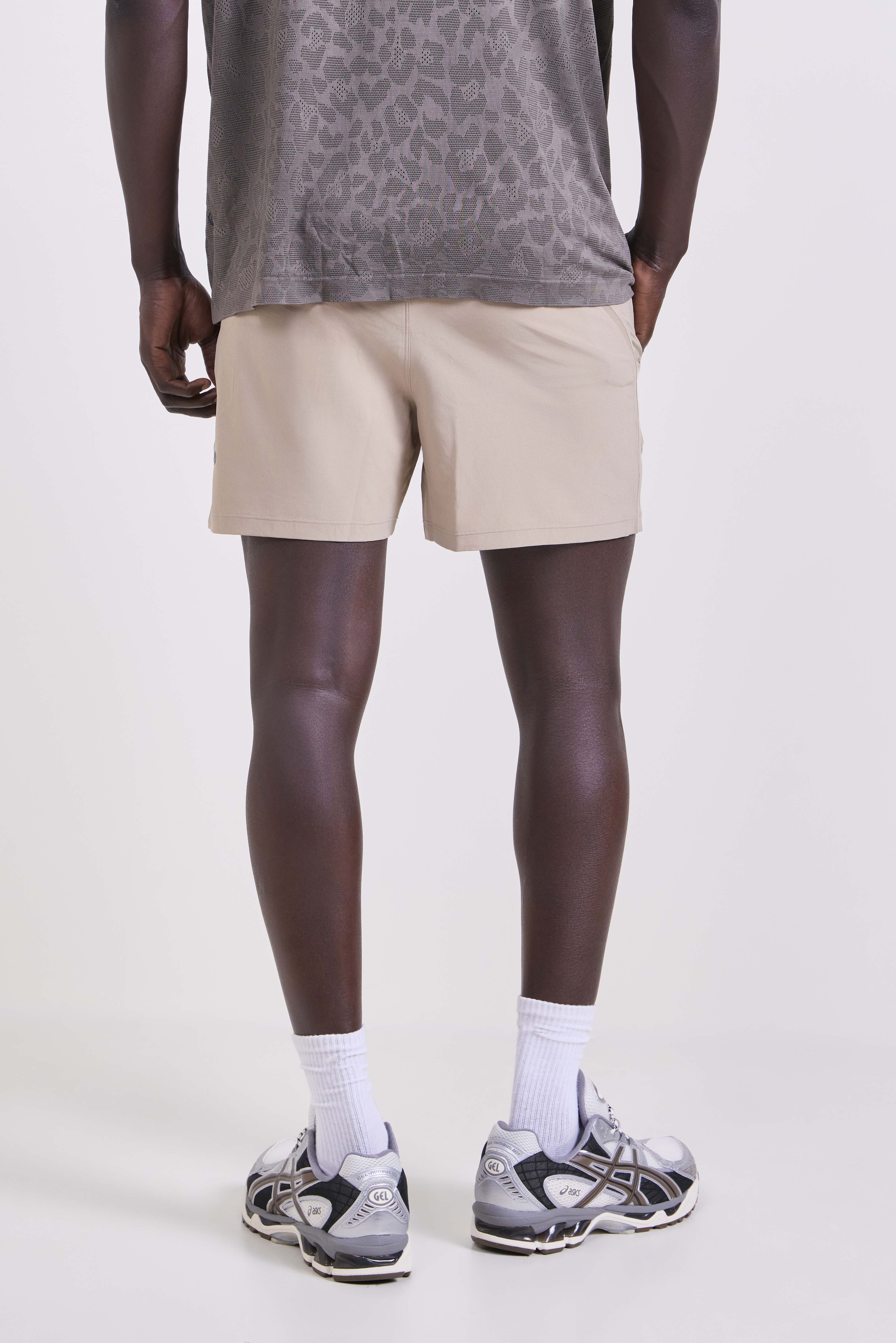 תמונת דוגמן אחורית של Pace Breaker Short LL `5