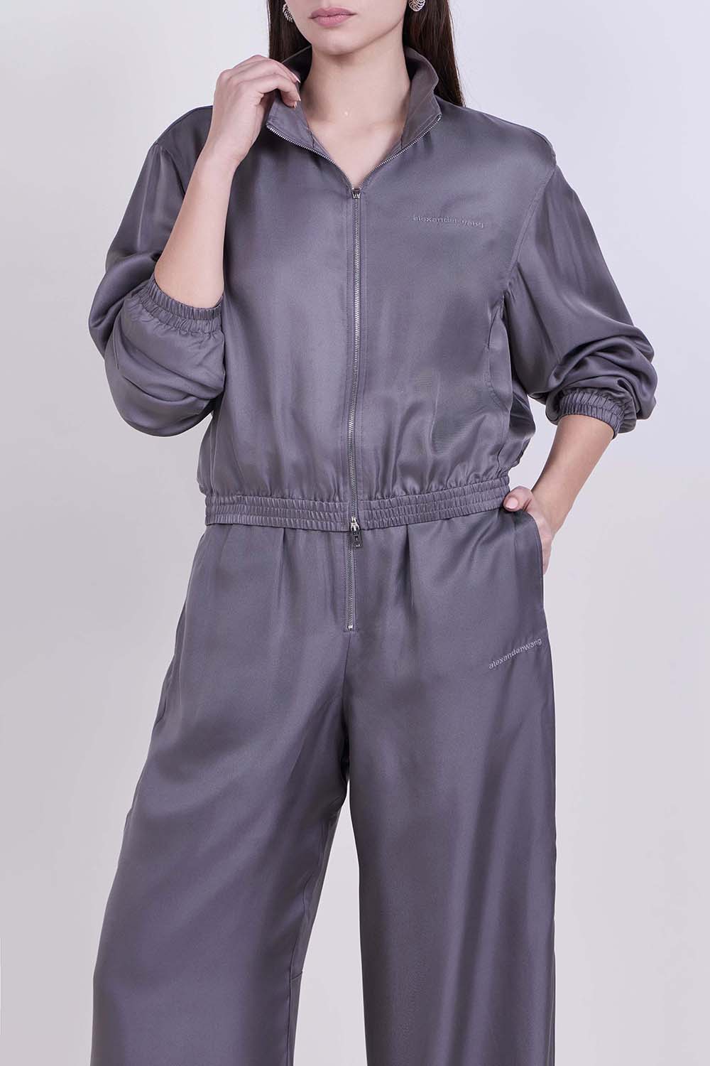 תמונת דוגמן קידמית של ז'קט טראק בגזרת קרופ