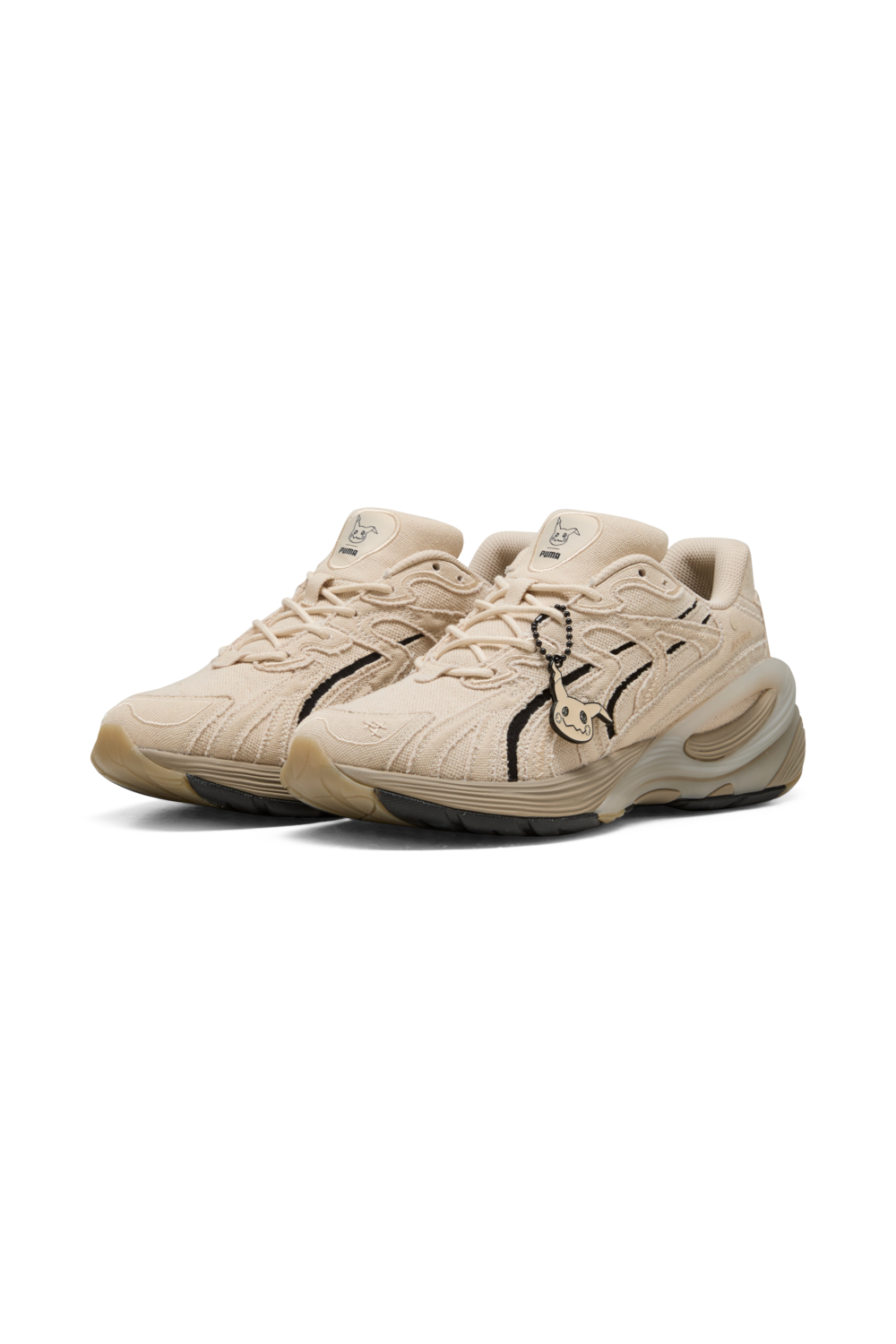 תמונת תקריב של נעלי סניקרס פומה X פוקימון