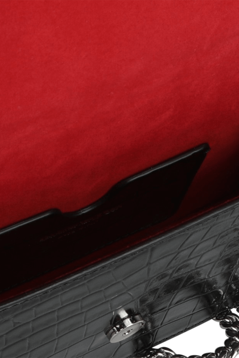 תמונת פנים של תיק גולגולת שחור בגודל קטן