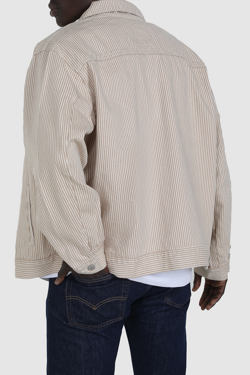 תמונת דוגמן אחורית של ז'קט ג'ינס