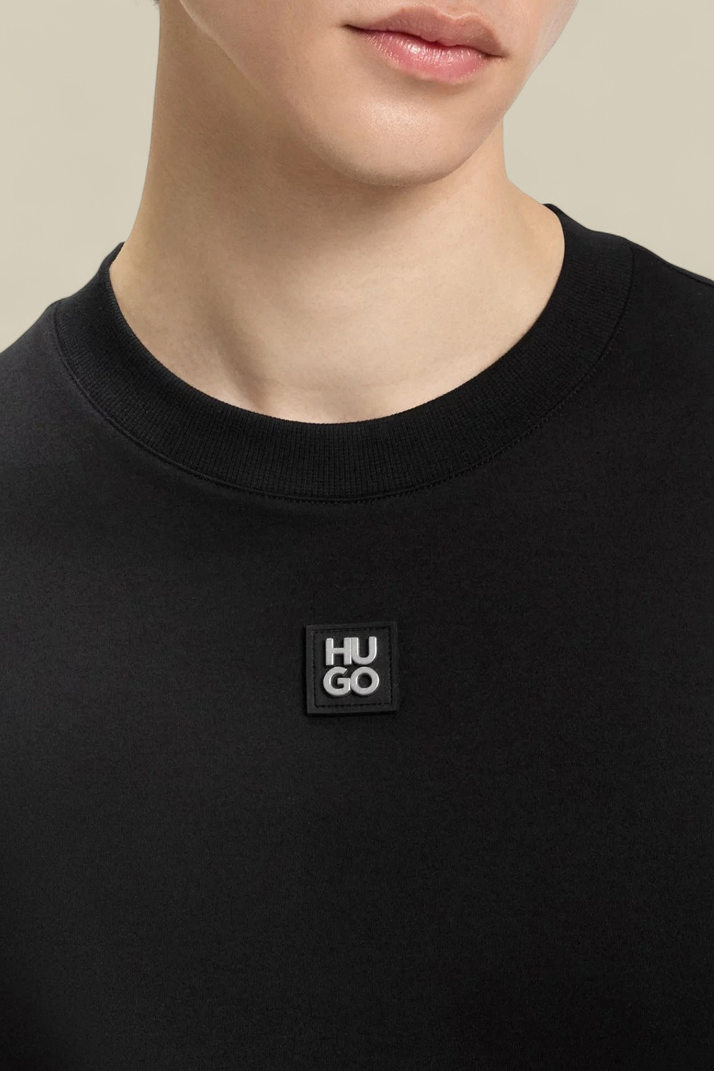 תמונת תקריב דוגמן של חולצת טי