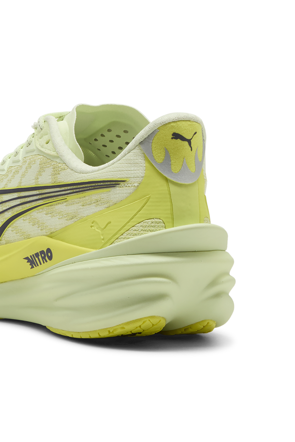 תמונת פנים של נעלי ריצה דיביאייט ניטרו 4