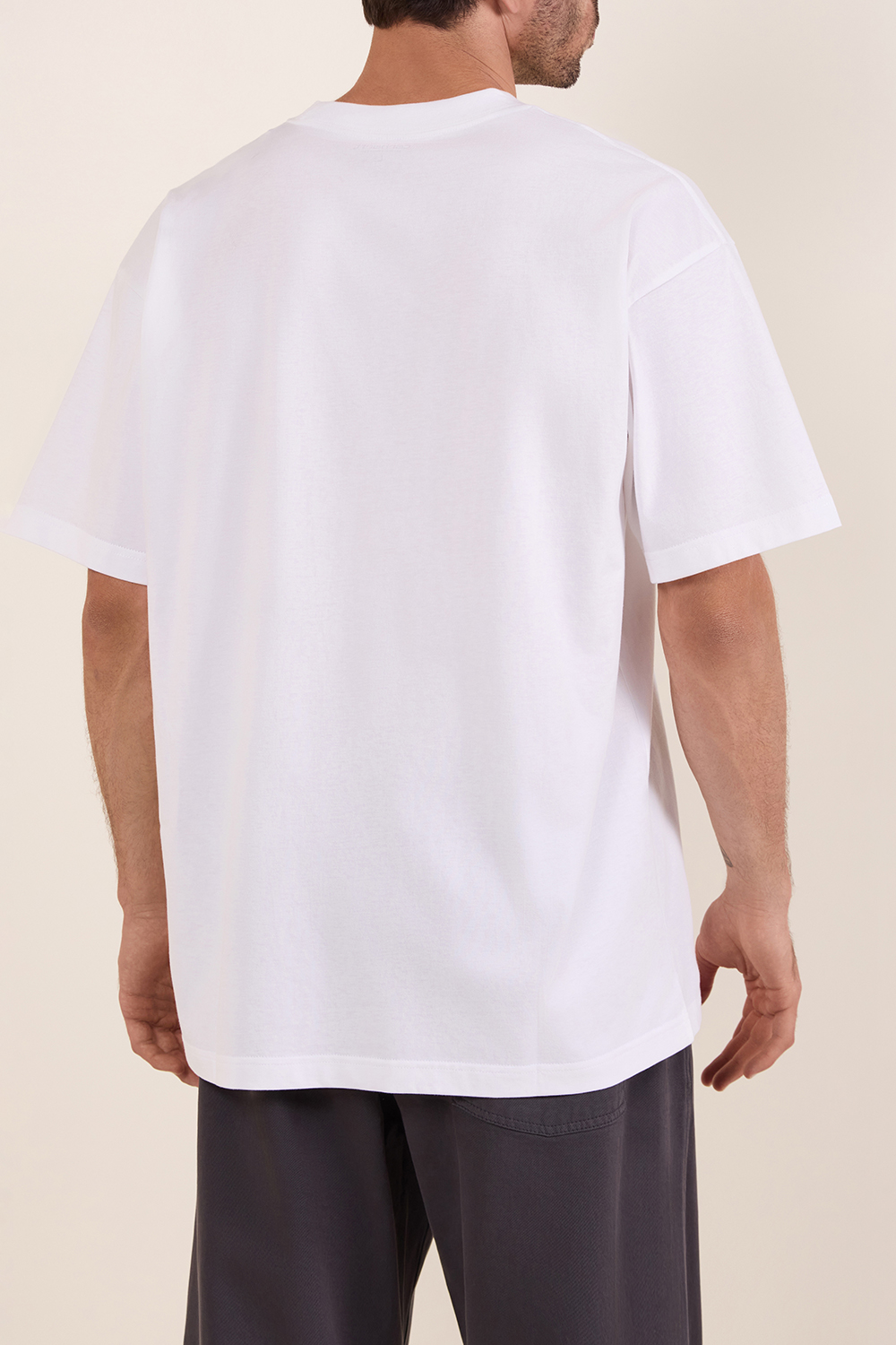 תמונת תקריב דוגמן של חולצת טי