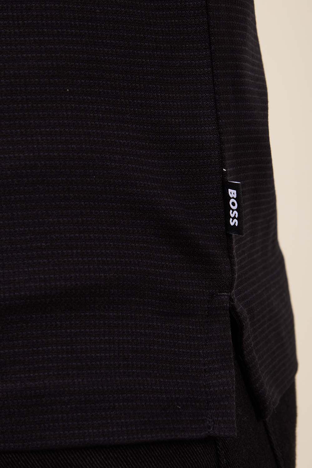 תמונת תקריב דוגמן של חולצת טי