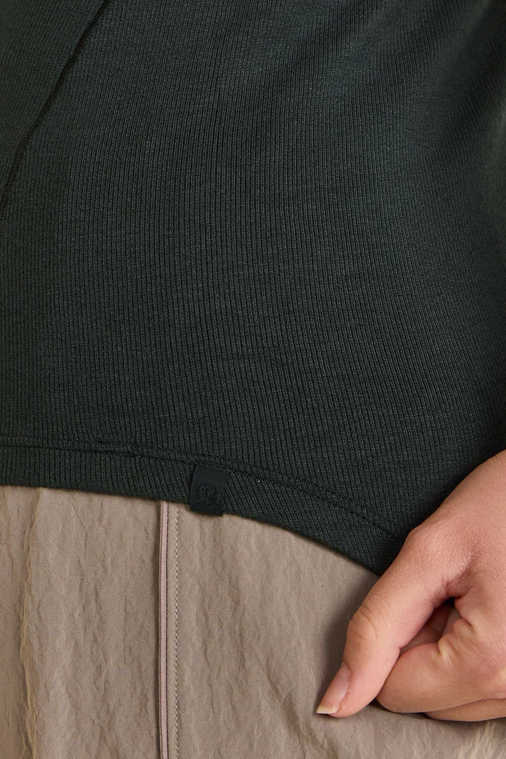 תמונת תקריב דוגמן של Hold Tight Long-Sleeve Shirt