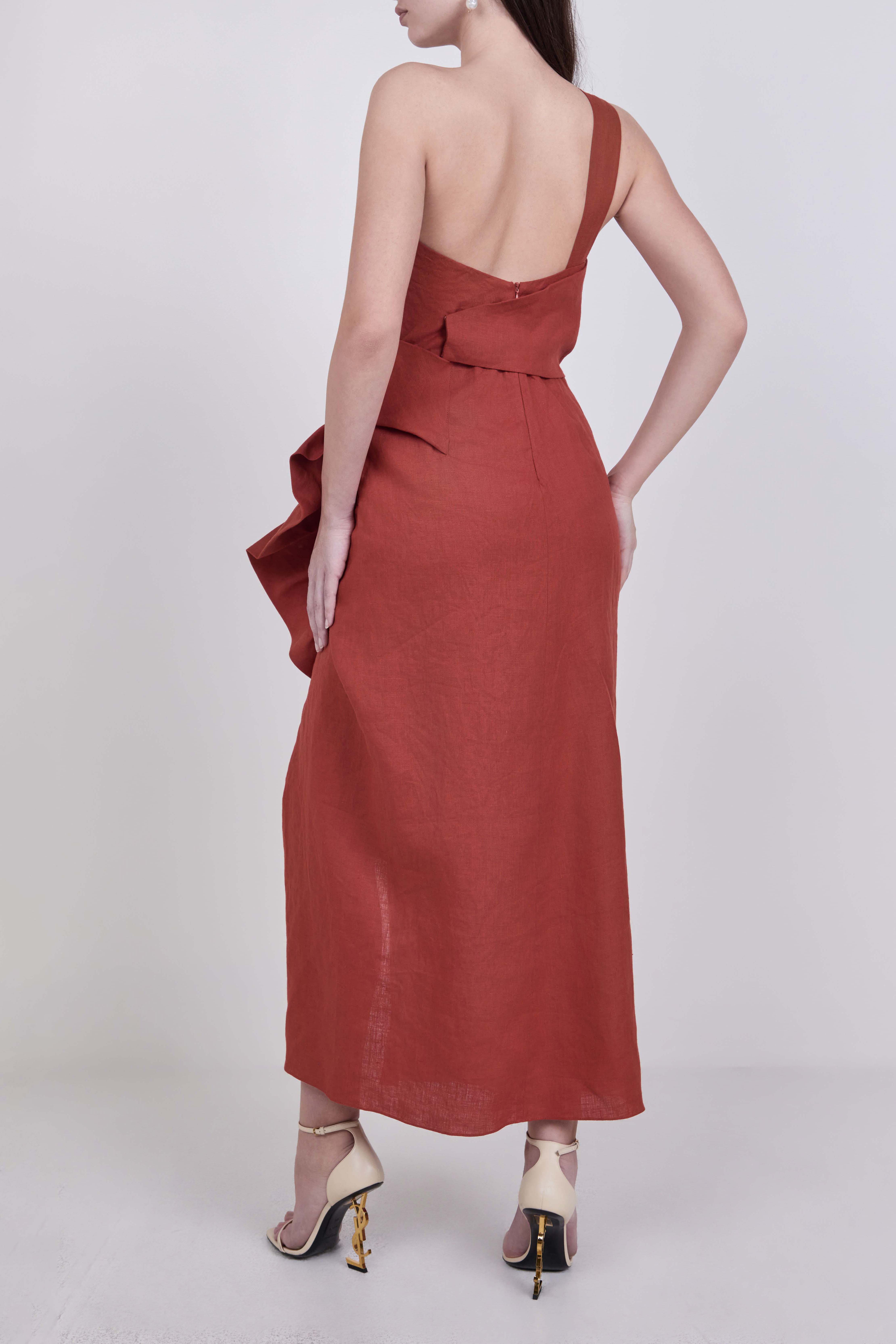 תמונת דוגמן אחורית של שמלת מידי אוף שולדר