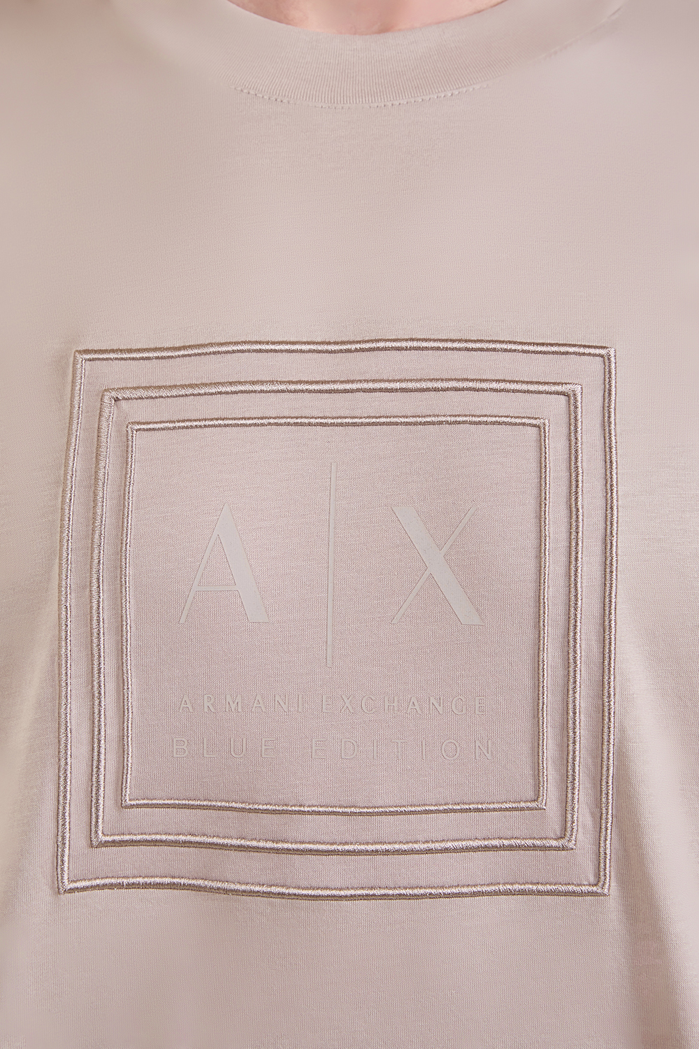 תמונת תקריב דוגמן של חולצת טי