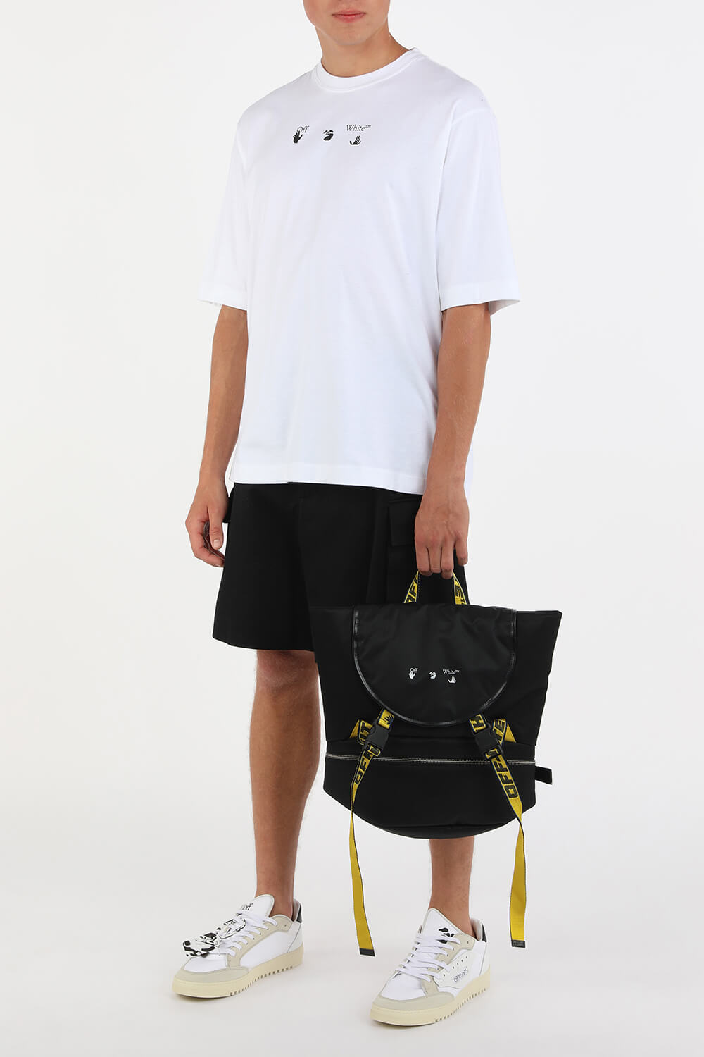 תמונת דוגמן קידמית של Industrial Logo Nylon Backpack in Black