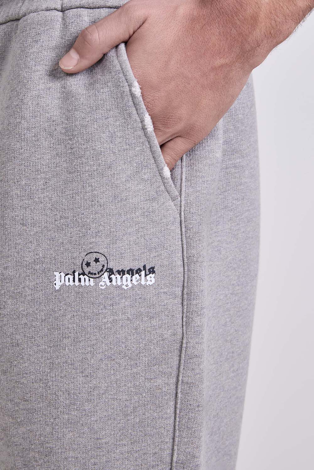 תמונת תקריב דוגמן של מכנסי ג'וגר קצרים