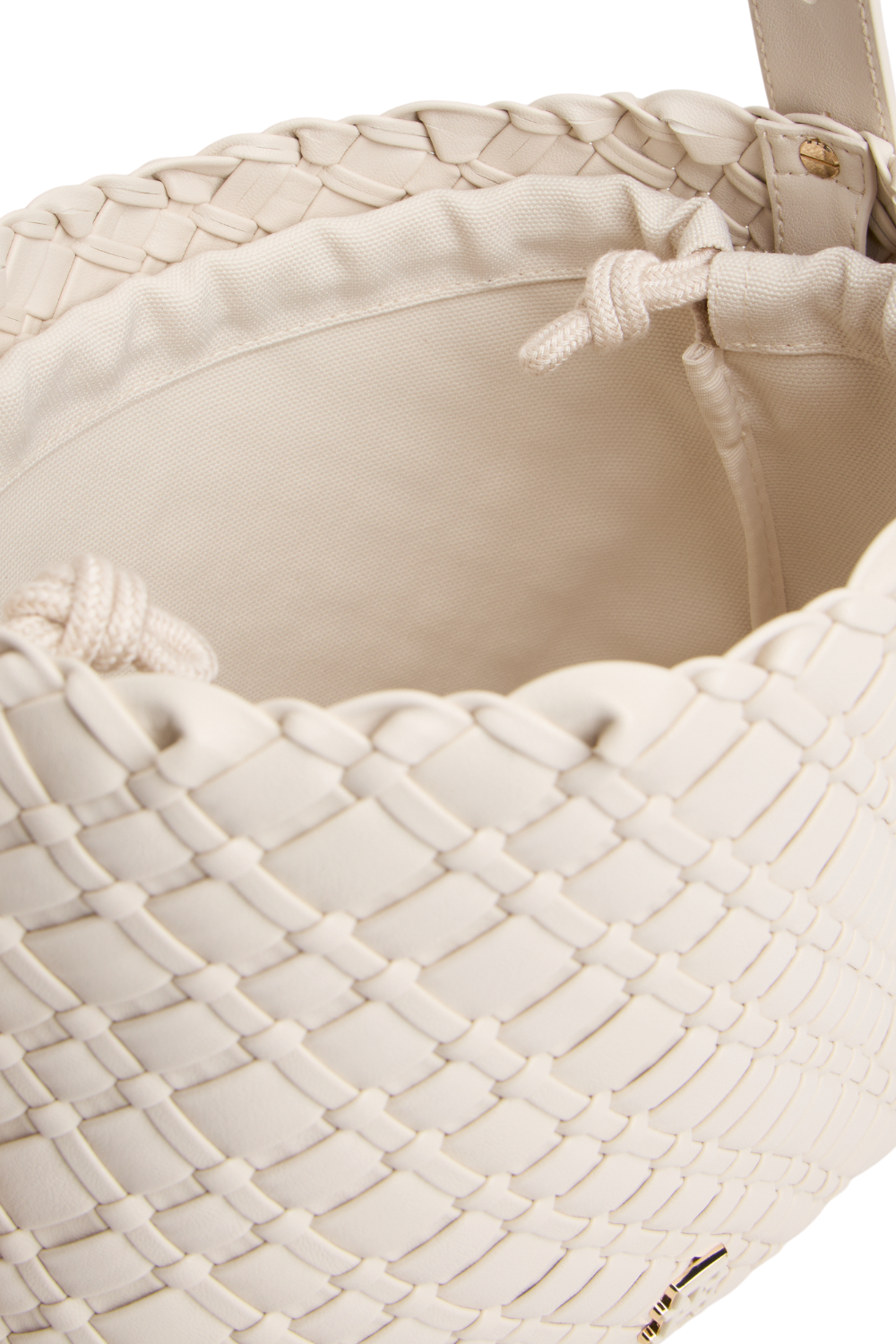 תמונת פנים של תיק קלוע