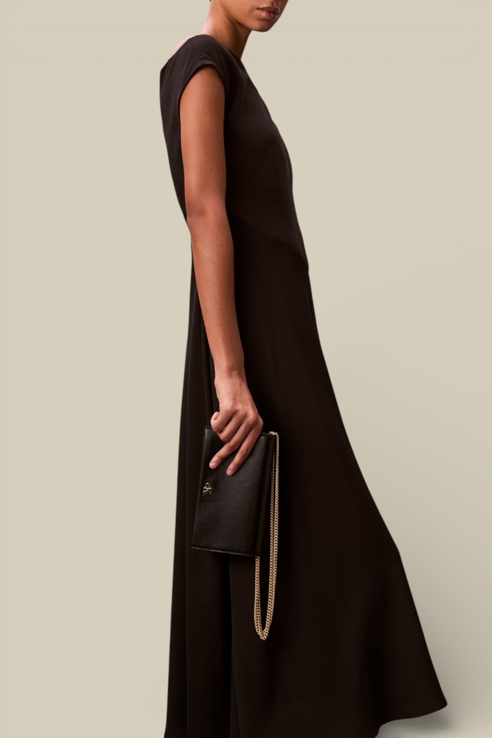 תמונת דוגמן קידמית של תיק קרוסבודי