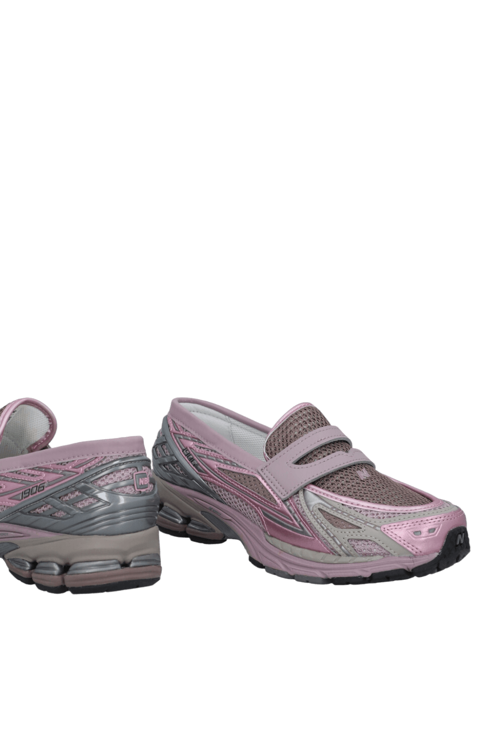 תמונת תקריב של נעלי סניקרס