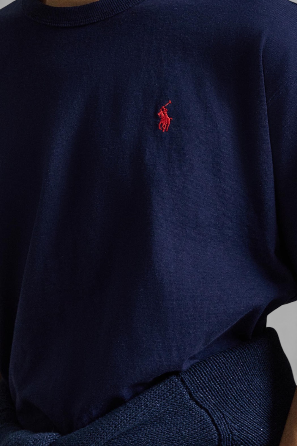 תמונת תקריב דוגמן של חולצת טי