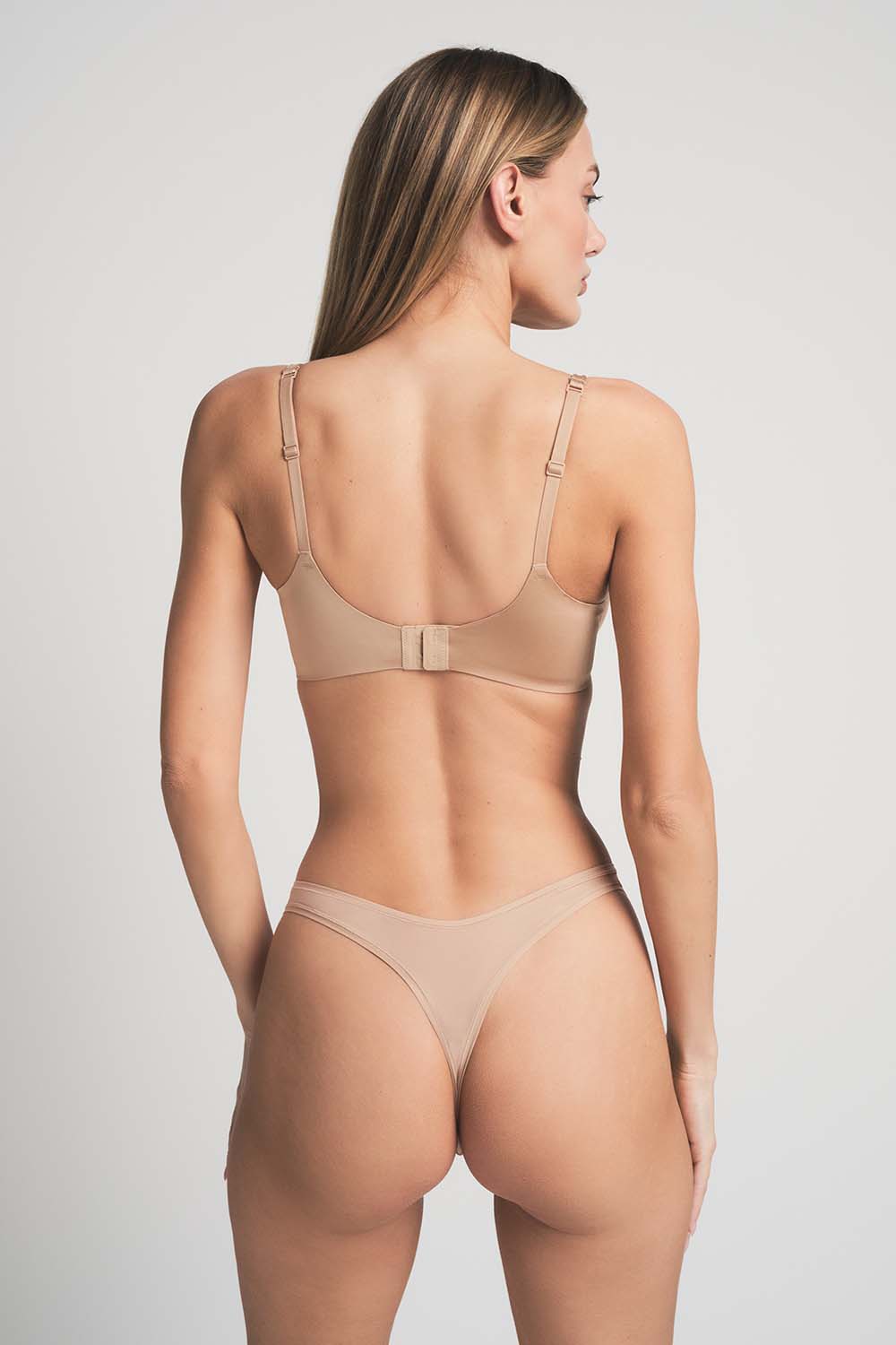 תמונת דוגמן אחורית של PUSH UP PLUNGE BRA