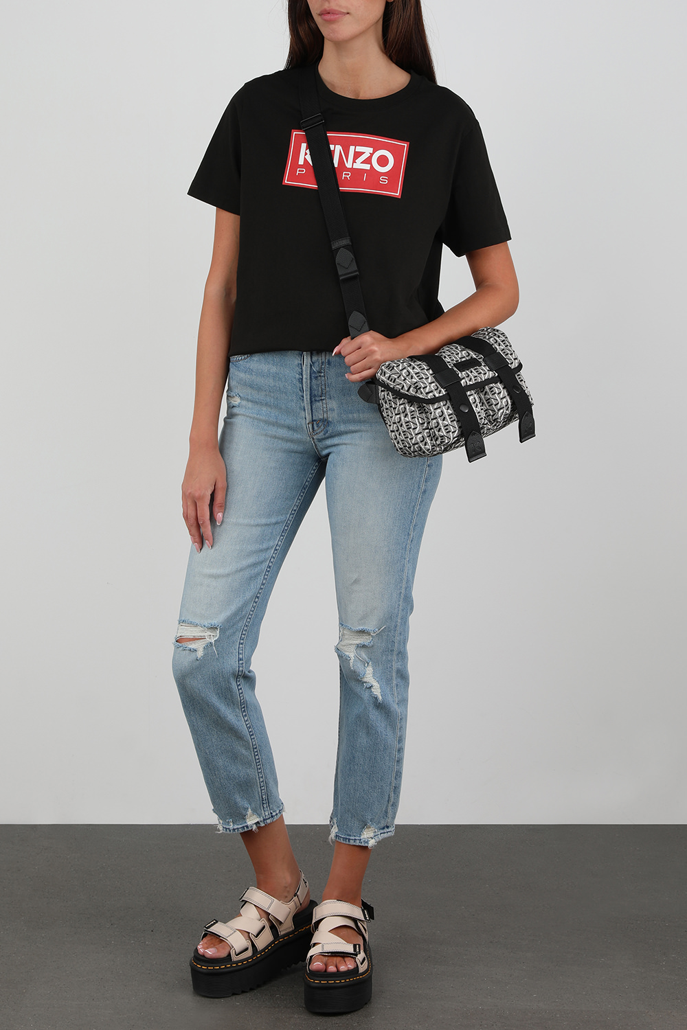 תמונת דוגמן קידמית של סנדלי פלטפורמה קימבר