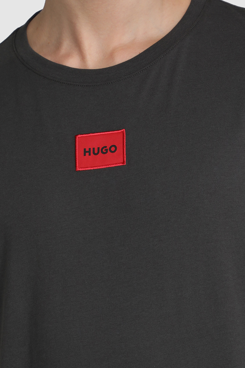 חולצת טי עם רקמה HUGO