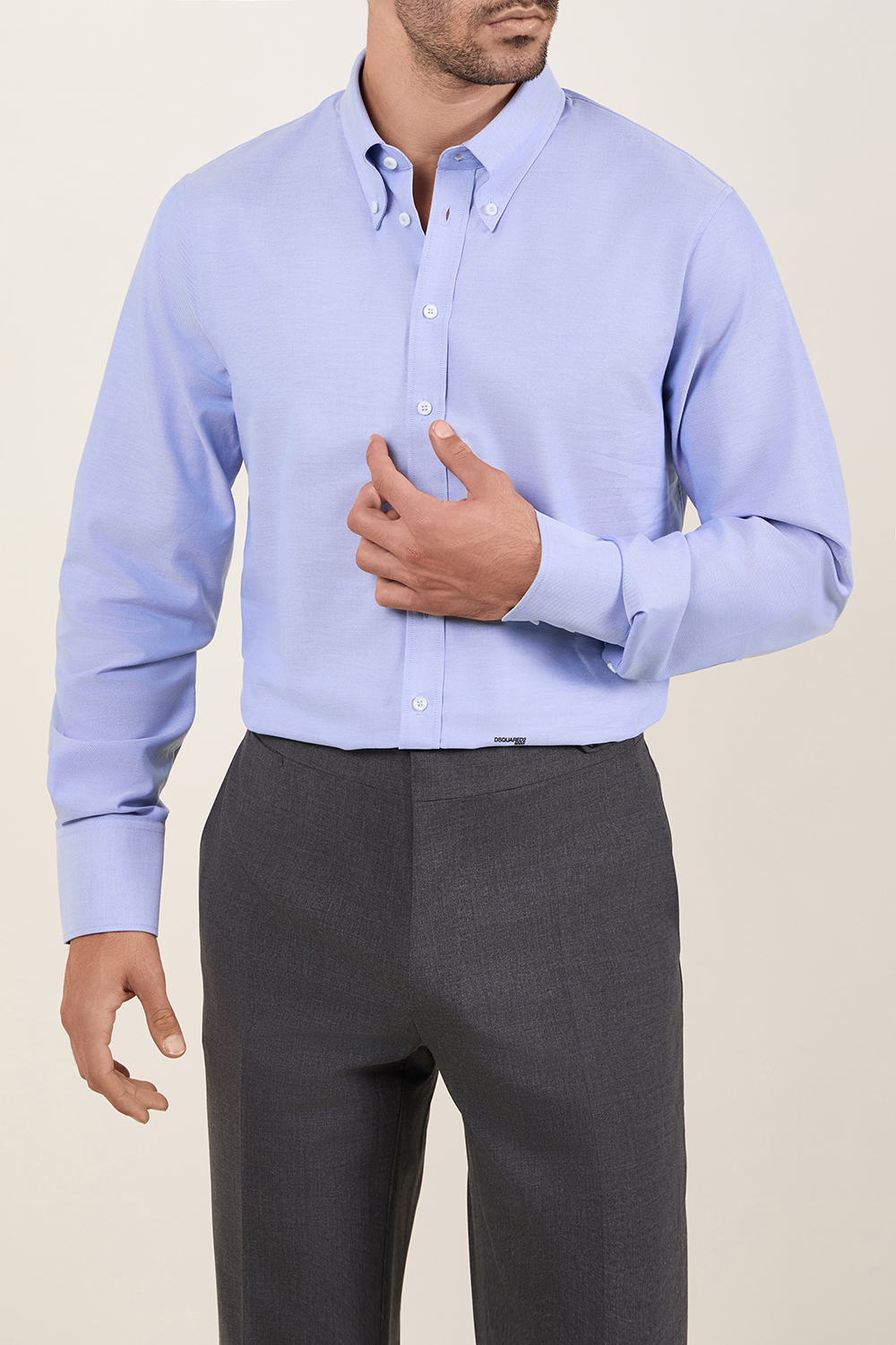 תמונת דוגמן קידמית של חולצת כפתורים סלים פיט