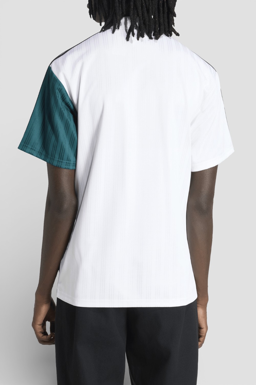 תמונת דוגמן אחורית של חולצת כדורגל