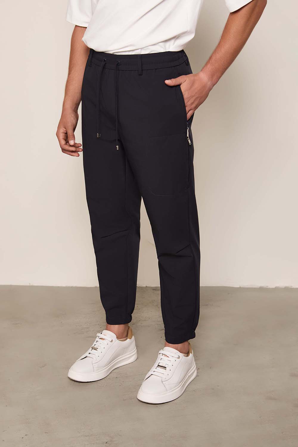 תמונת דוגמן קידמית של מכנסיים ארוכים