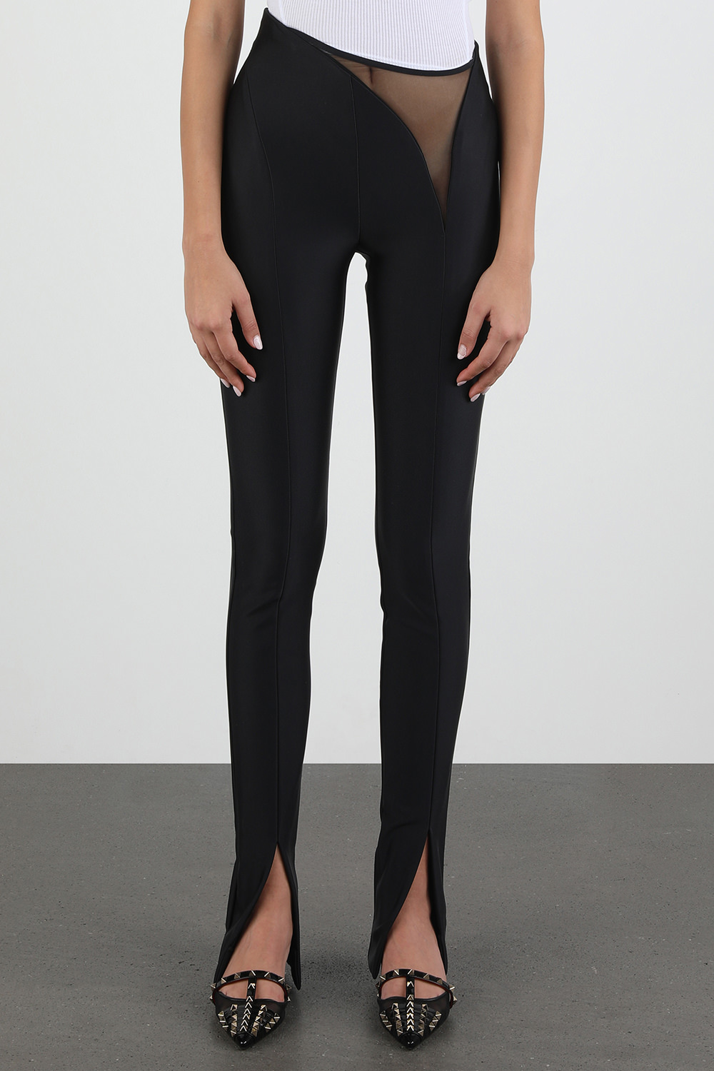 תמונת דוגמן קידמית של מכנסי טייץ בצללית פלייר בצבע שחור