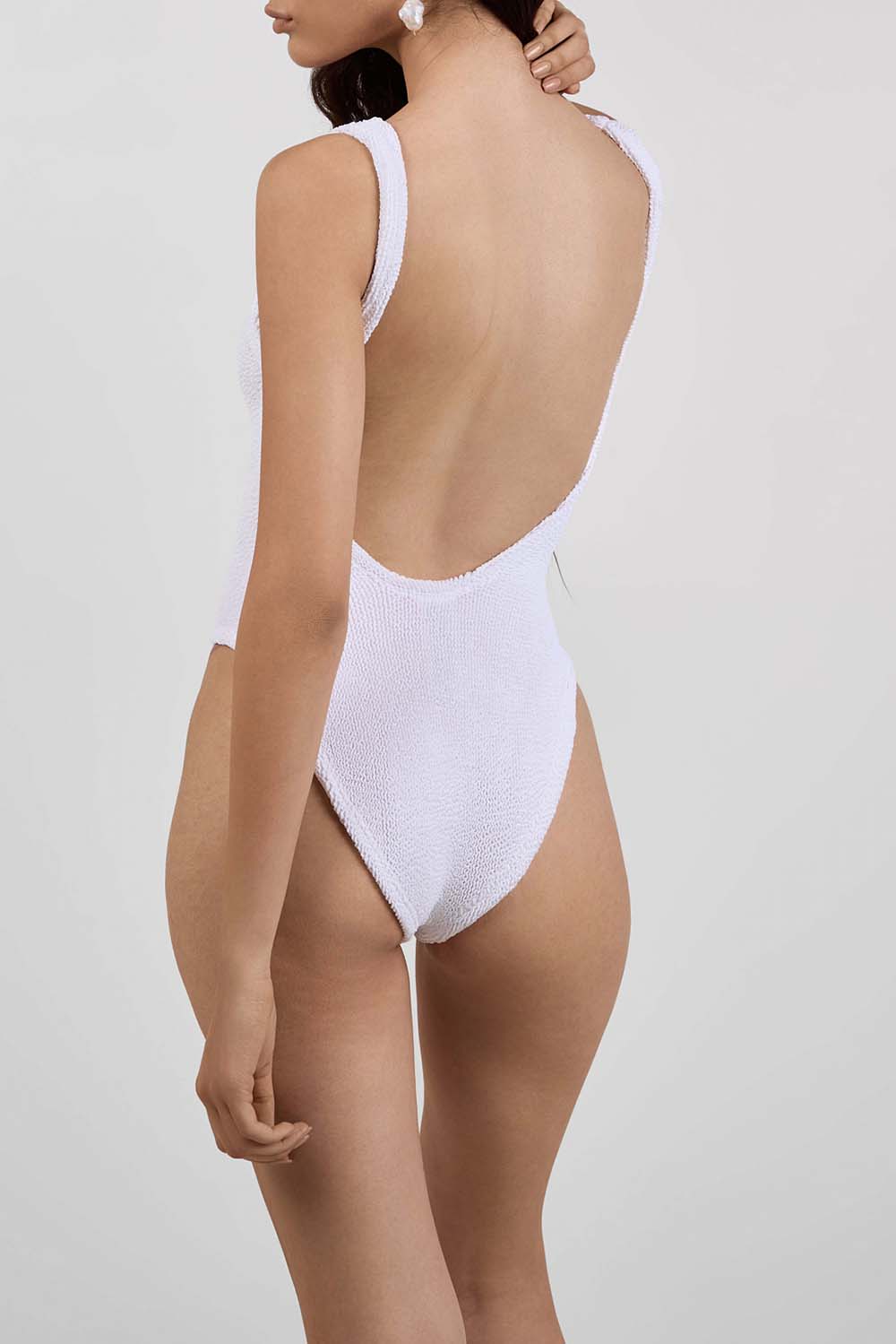 תמונת דוגמן אחורית של בגד ים שלם