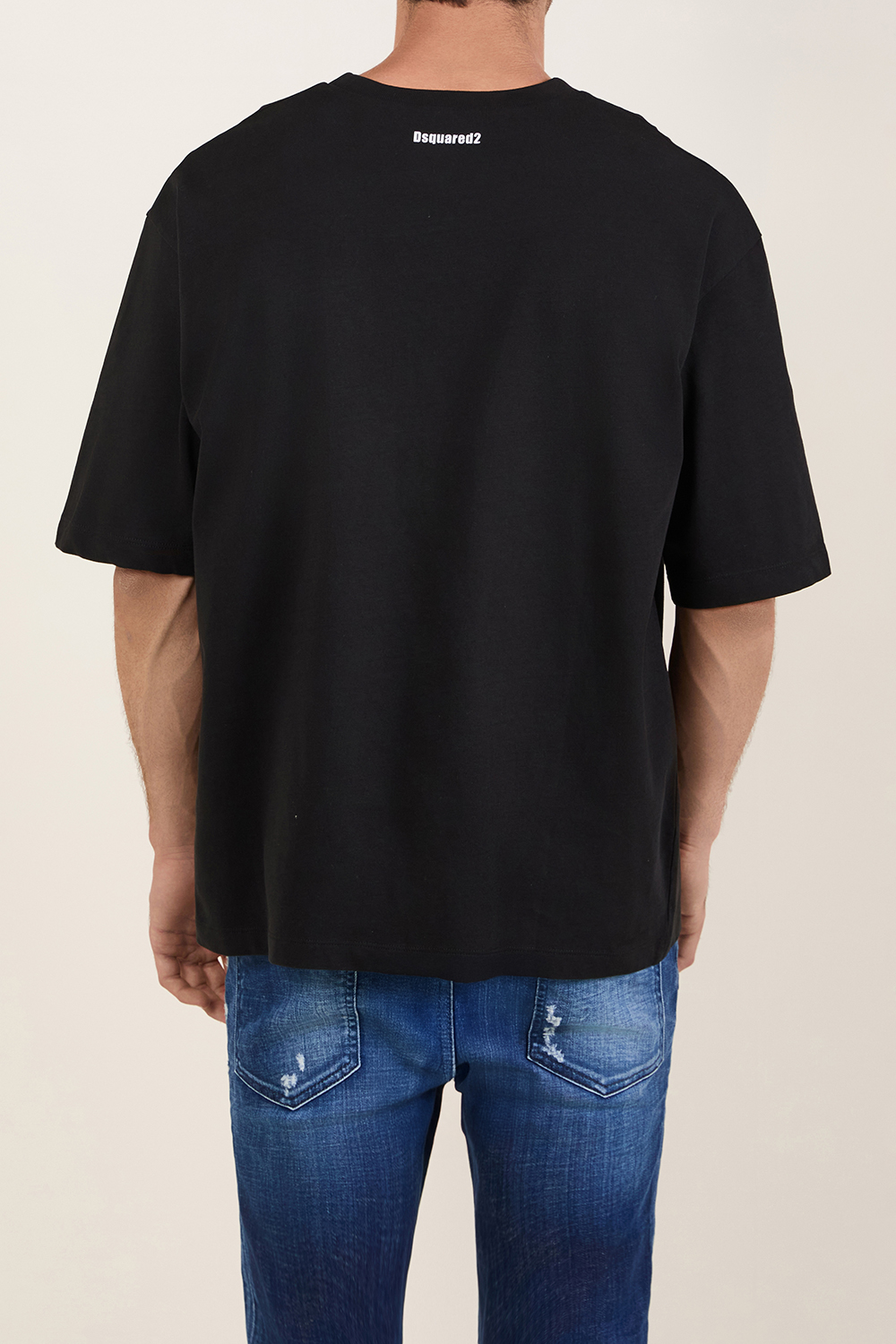 תמונת דוגמן אחורית של חולצת טי