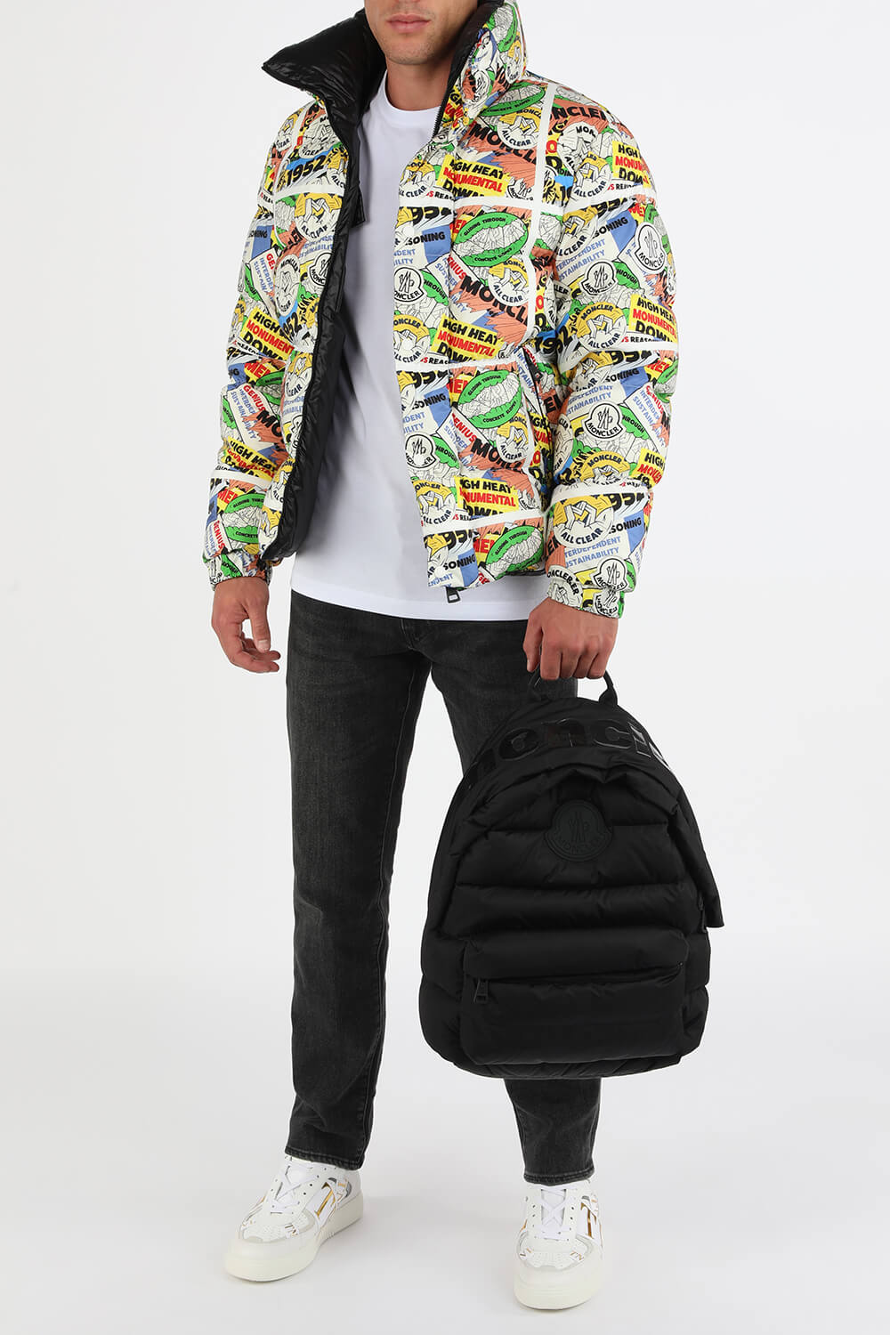 תמונת דוגמן קידמית של תיק גב מרופד בגוון שחור