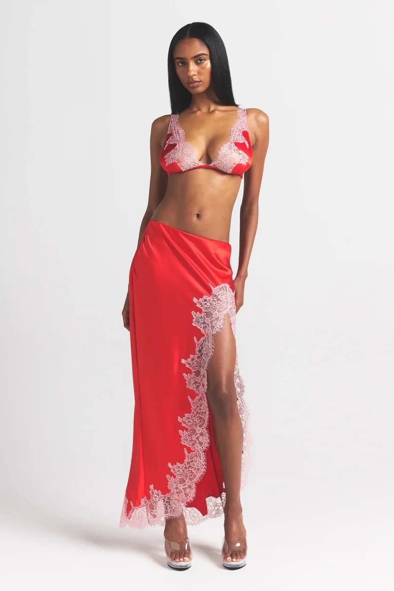 תמונת דוגמן קידמית של SLIP SKIRT