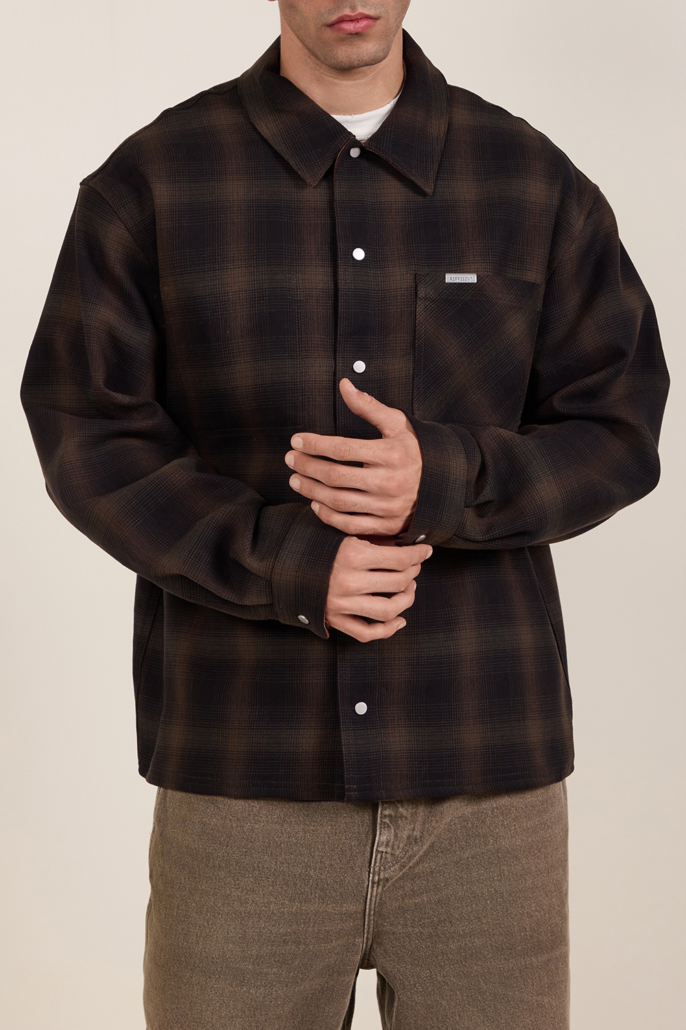 תמונת דוגמן קידמית של חולצת ז'קט דו-צדדית