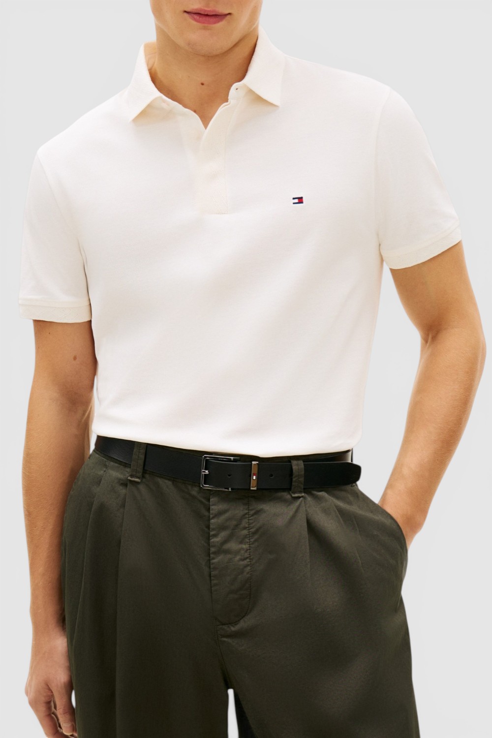 תמונת דוגמן קידמית של חולצת פולו