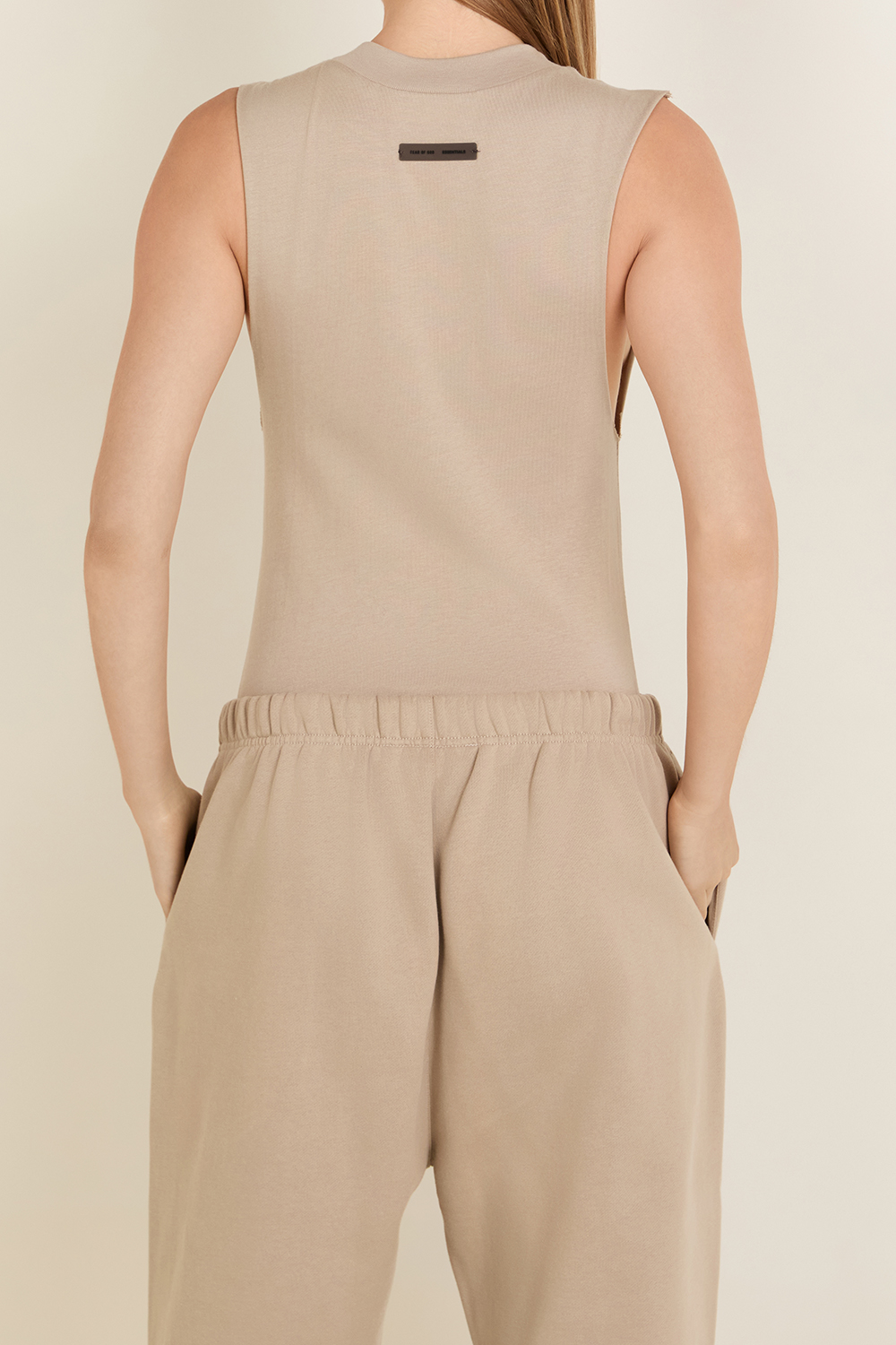 תמונת דוגמן אחורית של בגד גוף