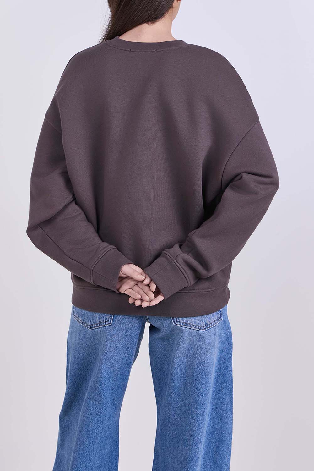 תמונת דוגמן אחורית של סווטשירט כותנה