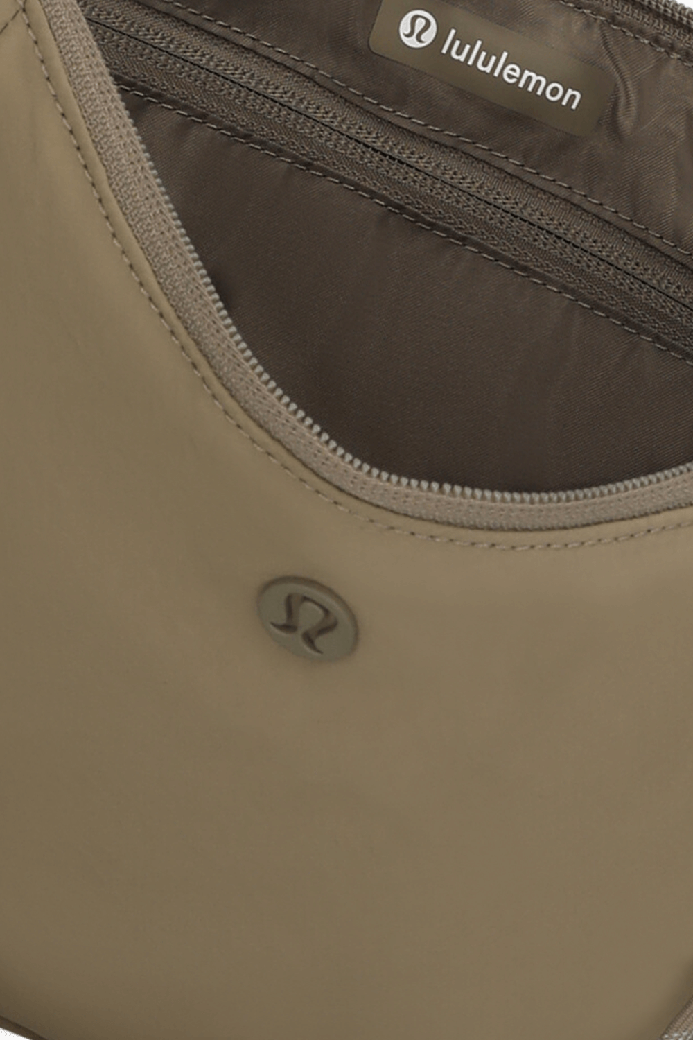 תמונת פנים של Slouchy Sling Bag 6L