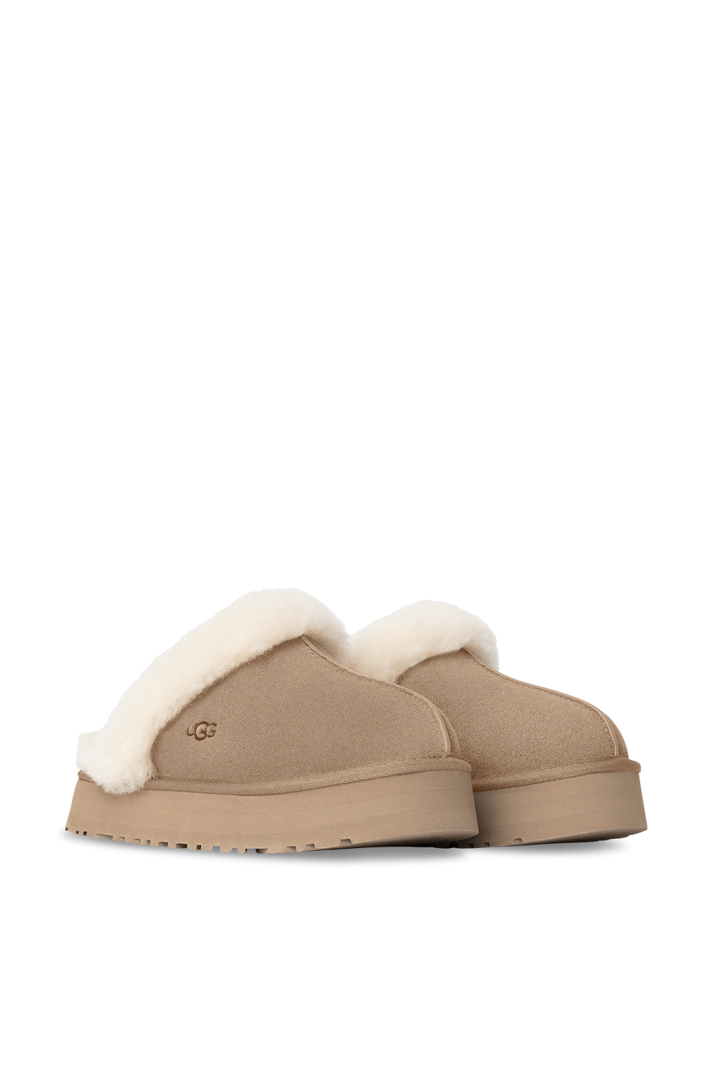 תמונת תקריב של נעלי סליידס פלטפורמה דיסקוואט