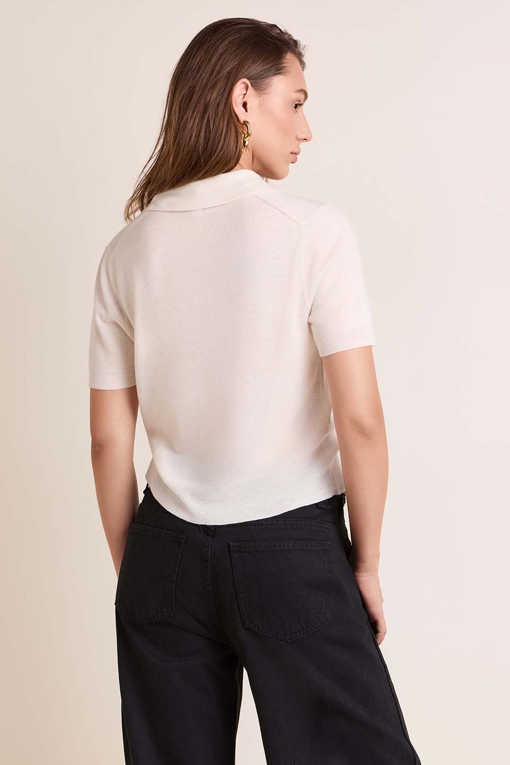 תמונת דוגמן אחורית של קרדיגן צמר