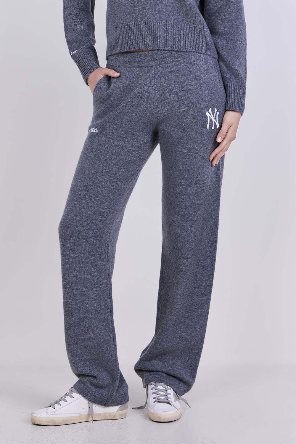 תמונת דוגמן קידמית של מכנסי ג'וגר יאנקיז