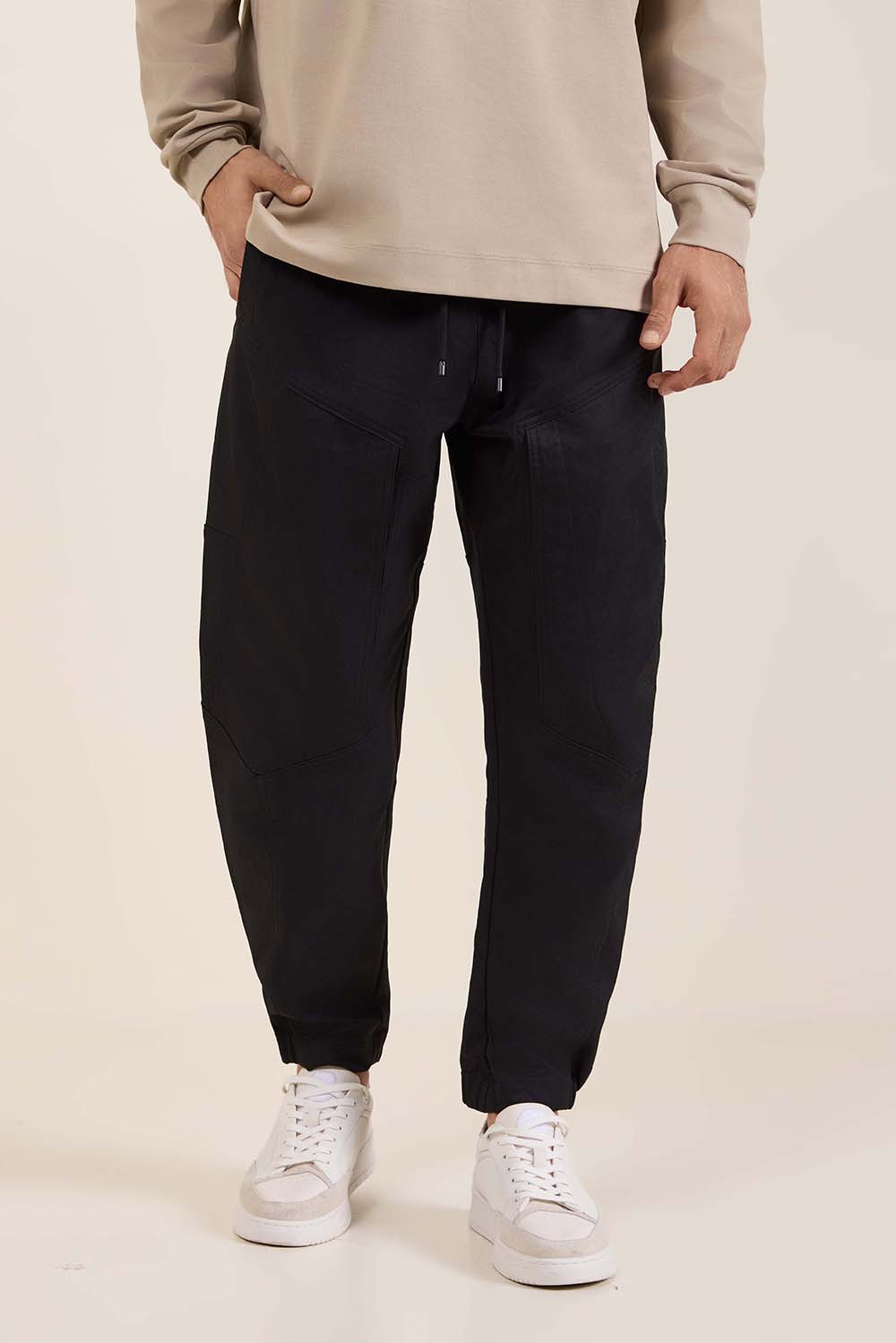 תמונת דוגמן קידמית של מכנסי קרגו