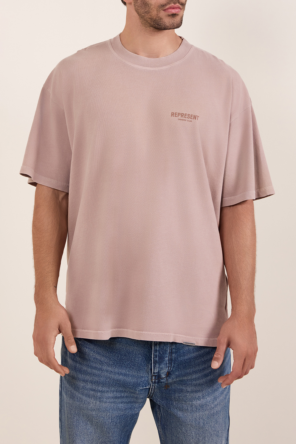 תמונת דוגמן קידמית של חולצת טי